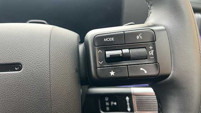 Hyundai SANTA FE 1.6 T-GDi 13.8kWh Calligraphy SUV 5dr Petrol Plug-in Hybrid Auto 4WD Euro 6 (s/s Creamy White Matte