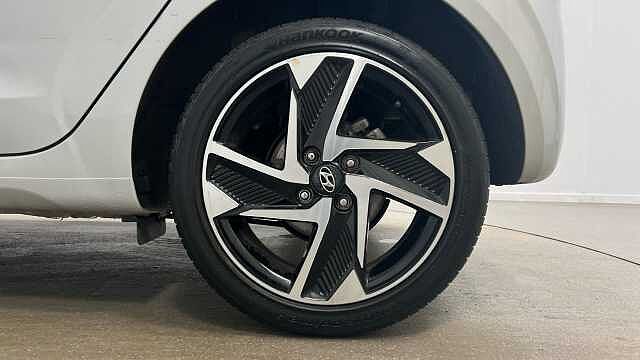 Hyundai I10 1.0 Premium Hatchback 5dr Petrol Manual Euro 6 (s/s) (67 ps) Silver