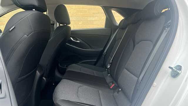 Hyundai I30 1.0 T-GDi MHEV SE Connect Hatchback 5dr Petrol Hybrid Manual Euro 6 (s/s) (120 p Serenity White