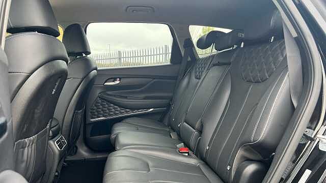 Hyundai SANTA FE 1.6 h T-GDi Premium SUV 5dr Petrol Hybrid Auto Euro 6 (s/s) (230 ps) Abyss Blk