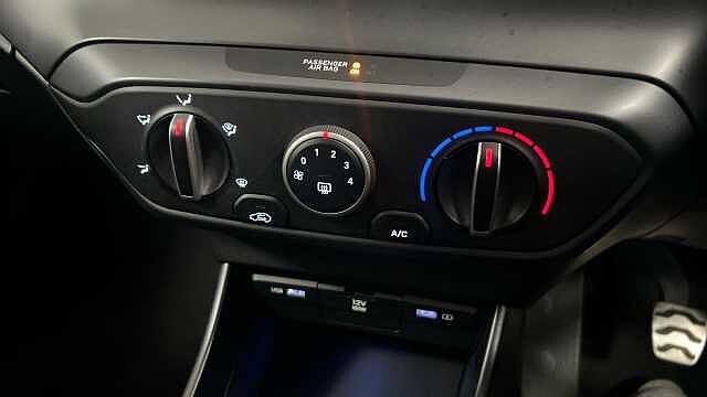 Hyundai BAYON 1.0 T-GDi MHEV SE Connect SUV 5dr Petrol Hybrid Manual Euro 6 (s/s) (100 ps) Green