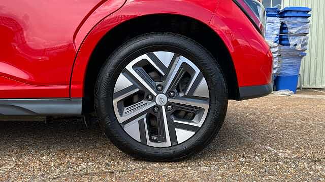 Hyundai KONA 64kWh Premium SUV 5dr Electric Auto (10.5kW Charger) (204 ps)