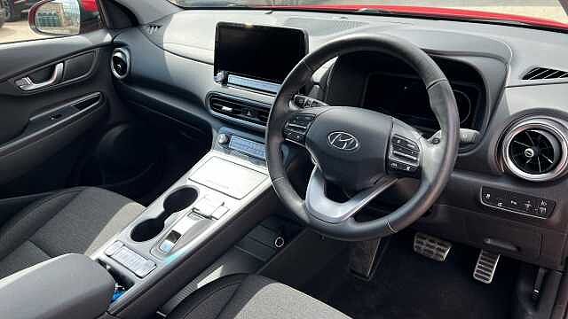 Hyundai KONA 64kWh Premium SUV 5dr Electric Auto (10.5kW Charger) (204 ps)