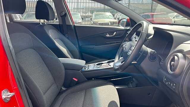 Hyundai KONA 64kWh Premium SUV 5dr Electric Auto (10.5kW Charger) (204 ps)