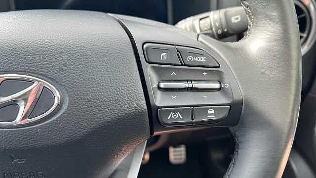 Hyundai KONA 64kWh Premium SUV 5dr Electric Auto (10.5kW Charger) (204 ps)