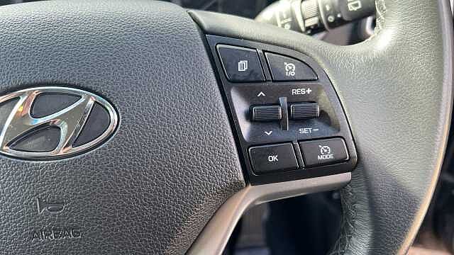 Hyundai TUCSON 1.6 CRDi MHEV SE Nav SUV 5dr Diesel Hybrid DCT Euro 6 (s/s) (136 ps) Dark Knight
