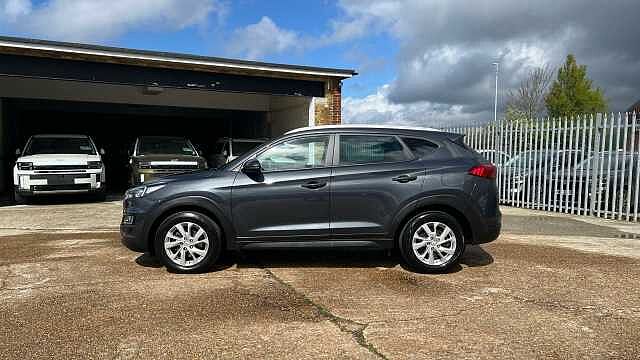 Hyundai TUCSON 1.6 CRDi MHEV SE Nav SUV 5dr Diesel Hybrid DCT Euro 6 (s/s) (136 ps) Dark Knight