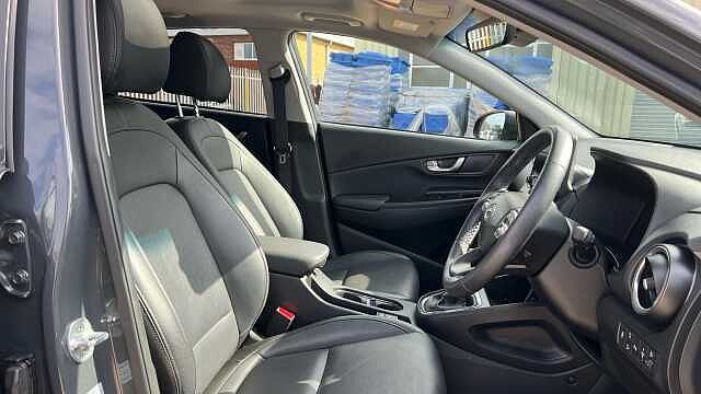 Hyundai KONA 1.0 T-GDi MHEV Ultimate SUV 5dr Petrol Hybrid Manual Euro 6 (s/s) (120 ps) Dark Knight