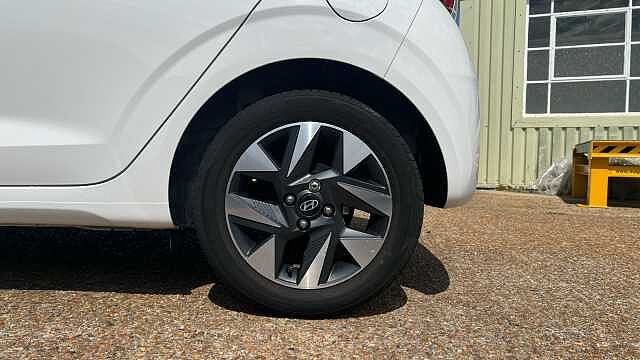 Hyundai I10 1.0 Advance Hatchback 5dr Petrol Manual Euro 6 (s/s) (67 ps) Atlas White