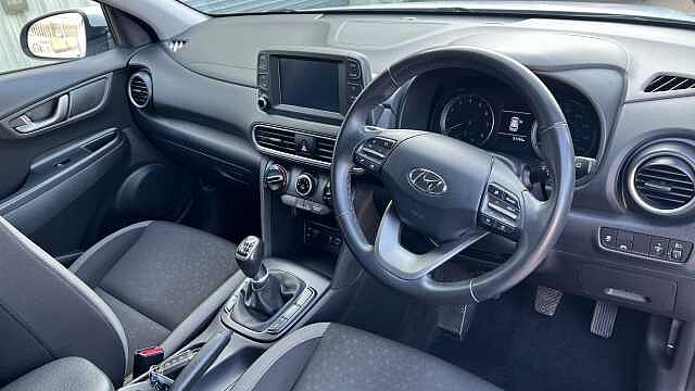 Hyundai KONA 1.0 T-GDi Play SUV 5dr Petrol Manual Euro 6 (s/s) (120 ps) White