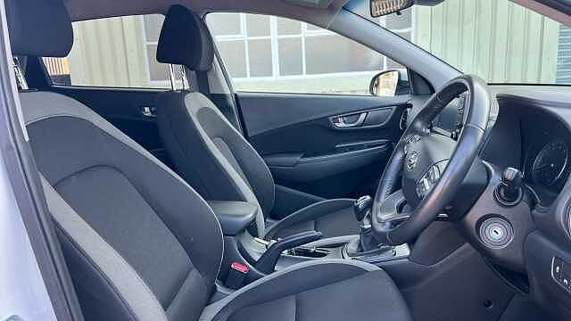 Hyundai KONA 1.0 T-GDi Play SUV 5dr Petrol Manual Euro 6 (s/s) (120 ps) White
