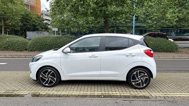 Hyundai i10 1.0 Premium Hatchback 5dr Petrol Manual Euro 6 (s/s) (67 ps)
