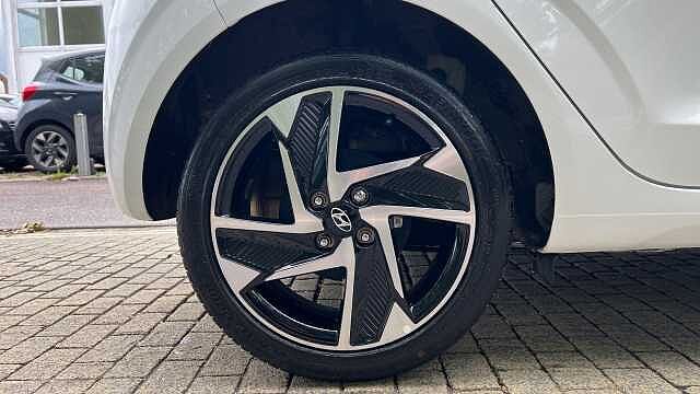 Hyundai i10 1.0 Premium Hatchback 5dr Petrol Manual Euro 6 (s/s) (67 ps)