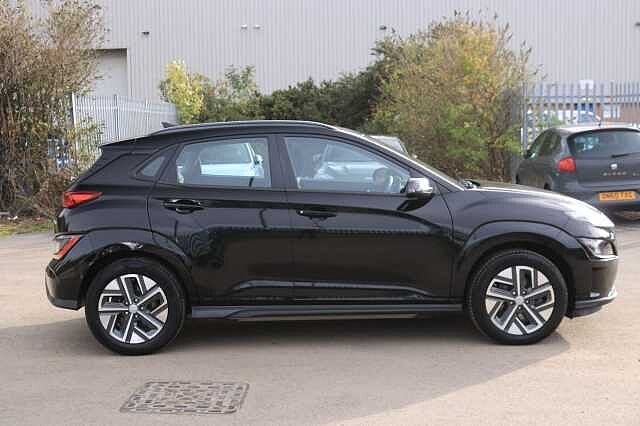 Hyundai KONA 39kWh SE Connect Auto 5dr (10.5kW Charger) Black