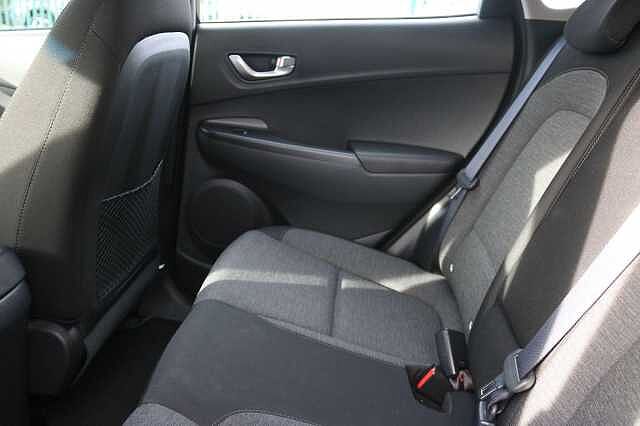 Hyundai KONA 39kWh SE Connect Auto 5dr (10.5kW Charger) Black