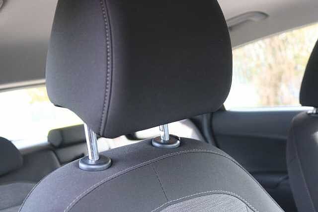 Hyundai KONA 39kWh SE Connect Auto 5dr (10.5kW Charger) Black