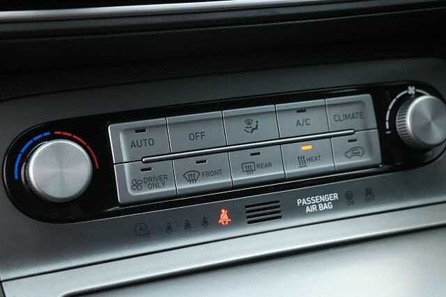 Hyundai KONA 64kWh Premium Auto 5dr (7kW Charger) Grey