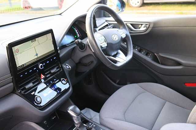Hyundai IONIQ 1.6 h-GDi Premium DCT Euro 6 (s/s) 5dr Black
