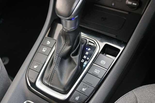 Hyundai IONIQ 1.6 h-GDi Premium DCT Euro 6 (s/s) 5dr Black