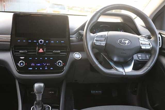Hyundai IONIQ 1.6 h-GDi Premium DCT Euro 6 (s/s) 5dr Black