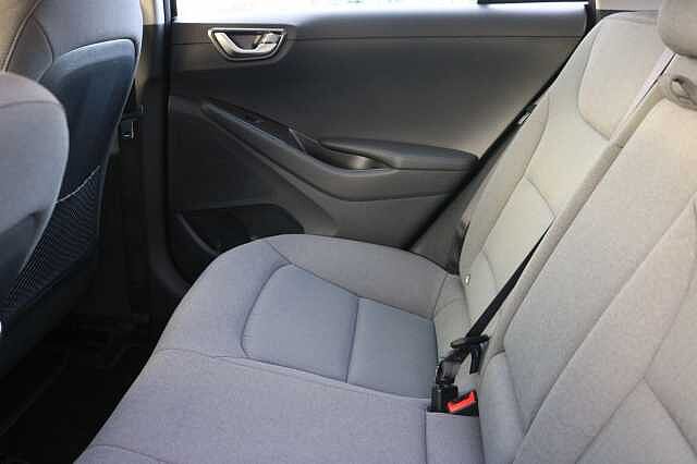 Hyundai IONIQ 1.6 h-GDi Premium DCT Euro 6 (s/s) 5dr Black