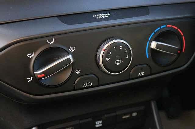 Hyundai I20 1.0T GDi 48V MHD SE Connect 5dr White