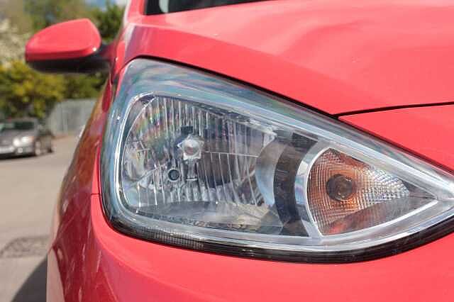 Hyundai I10 1.0 SE 5dr Red