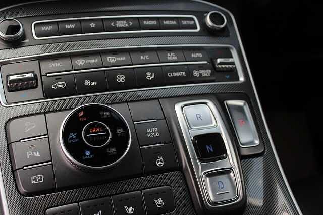 Hyundai SANTA FE 1.6 TGDi Hybrid Ultimate 5dr 4WD Auto