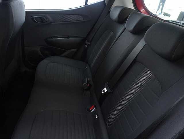 Hyundai I10 1.2 SE Connect Hatchback 5dr Petrol Manual Euro 6 (s/s) (84 ps) Dragon Red