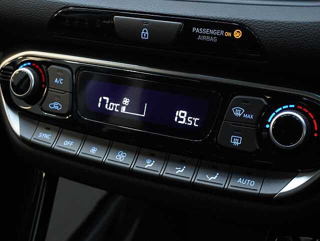 Hyundai I30 1.5 T-GDi MHEV Premium Tourer 5dr Petrol Hybrid Manual Euro 6 (s/s) (140 ps) Abyss Black