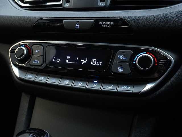 Hyundai i30 1.0 T-GDi MHEV Premium Hatchback 5dr Petrol Hybrid DCT Euro 6 (s/s) (120 ps)