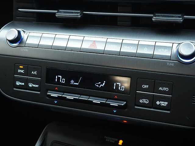 Hyundai KONA 65.4kWh Advance SUV 5dr Electric Auto (218 ps) Shimmering Silver