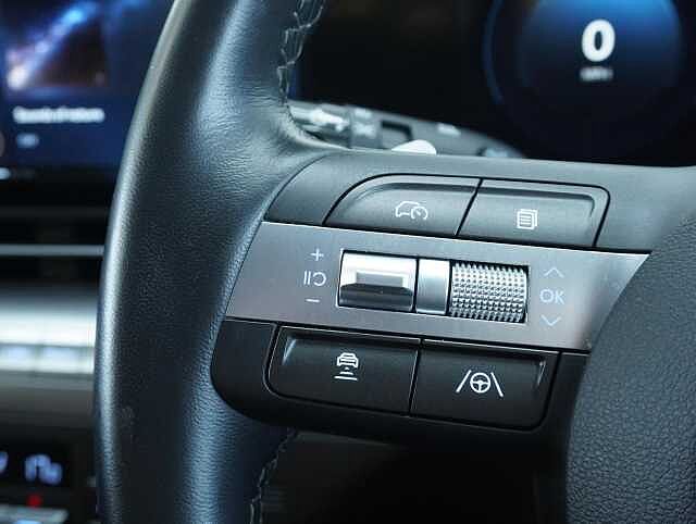 Hyundai KONA 65.4kWh Advance SUV 5dr Electric Auto (218 ps) Shimmering Silver