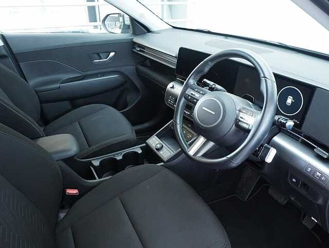 Hyundai KONA 65.4kWh Advance SUV 5dr Electric Auto (218 ps) Shimmering Silver