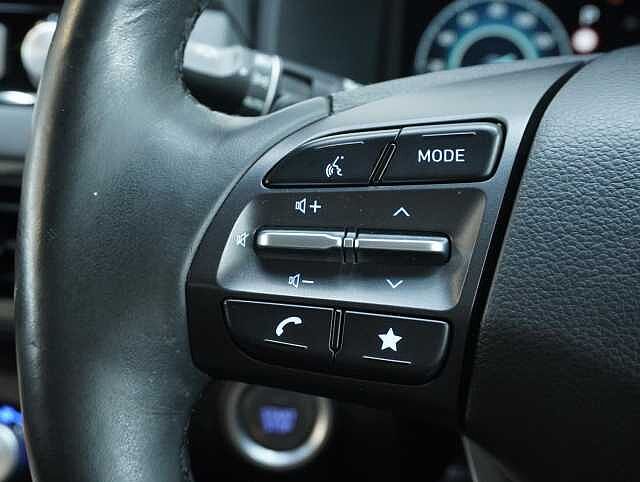 Hyundai KONA 39kWh Premium SUV 5dr Electric Auto (10.5kW Charger) (136 ps)