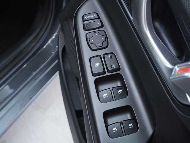 Hyundai KONA 64kWh Premium SUV Electric Auto (10.5kW Charger) (204 ps) NI REG