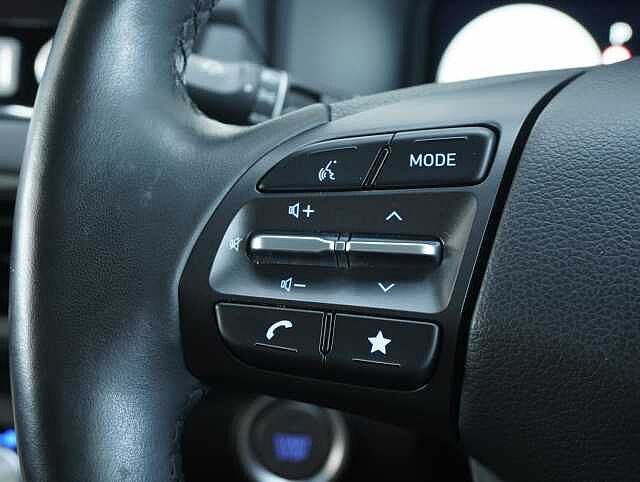Hyundai KONA 64kWh Premium SUV Electric Auto (10.5kW Charger) (204 ps) NI REG