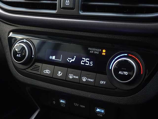 Hyundai i10 1.2 Premium Hatchback 5dr Petrol Auto Euro 6 (s/s) (79 ps)