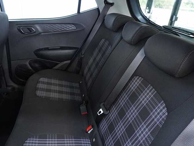 Hyundai i10 1.2 Premium Hatchback 5dr Petrol Auto Euro 6 (s/s) (79 ps)
