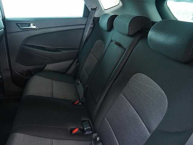 Hyundai TUCSON 1.6 CRDi MHEV SE Nav SUV 5dr Diesel Hybrid Manual Euro 6 (s/s) (115 ps)