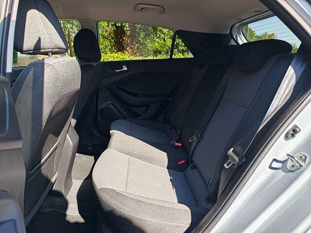 Hyundai i20 1.2 MPi Premium Nav 5dr