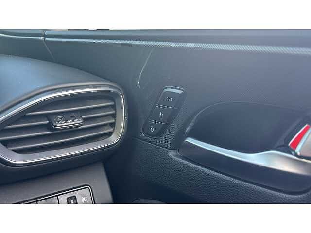 Hyundai Santa Fe 1.6 TGDi Plug-in Hybrid Ultimate 5dr 4WD Auto