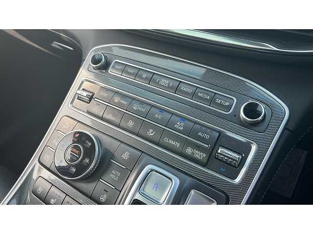 Hyundai Santa Fe 1.6 TGDi Plug-in Hybrid Ultimate 5dr 4WD Auto