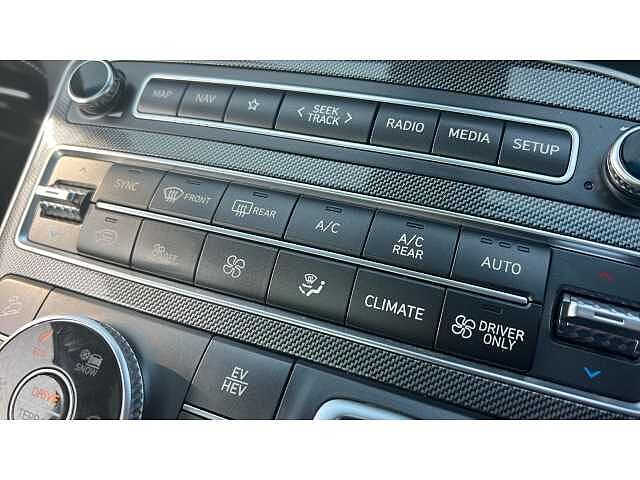 Hyundai Santa Fe 1.6 TGDi Plug-in Hybrid Ultimate 5dr 4WD Auto