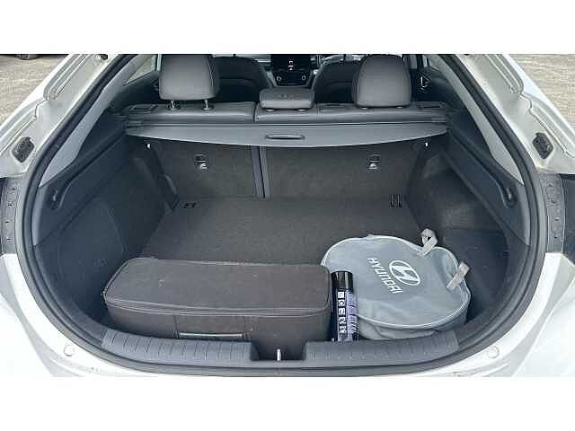 Hyundai IONIQ IONIQ 1.6 GDi Plug-in Hybrid Premium SE 5dr DCT WHITE