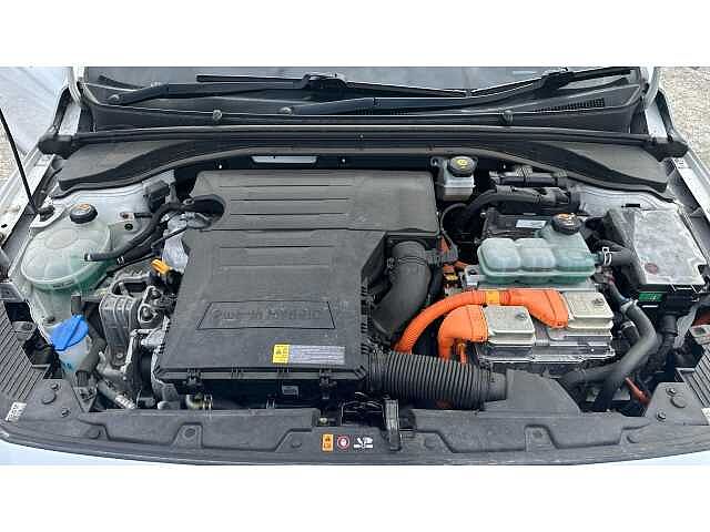 Hyundai IONIQ IONIQ 1.6 GDi Plug-in Hybrid Premium SE 5dr DCT WHITE