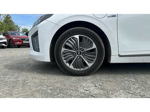 Hyundai IONIQ IONIQ 1.6 GDi Plug-in Hybrid Premium SE 5dr DCT WHITE