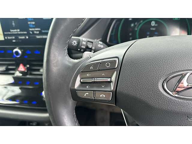 Hyundai IONIQ IONIQ 1.6 GDi Plug-in Hybrid Premium SE 5dr DCT WHITE