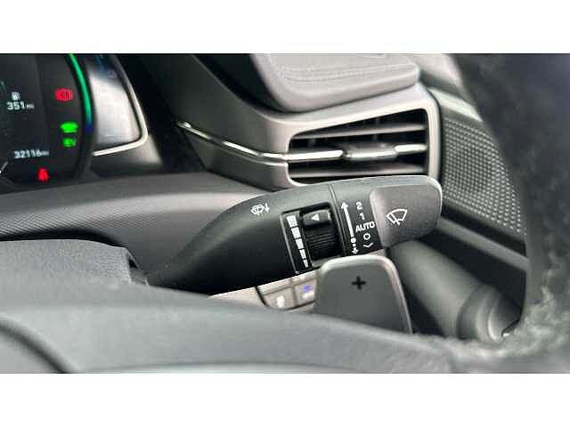 Hyundai IONIQ IONIQ 1.6 GDi Plug-in Hybrid Premium SE 5dr DCT WHITE