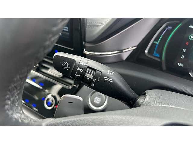 Hyundai IONIQ IONIQ 1.6 GDi Plug-in Hybrid Premium SE 5dr DCT WHITE